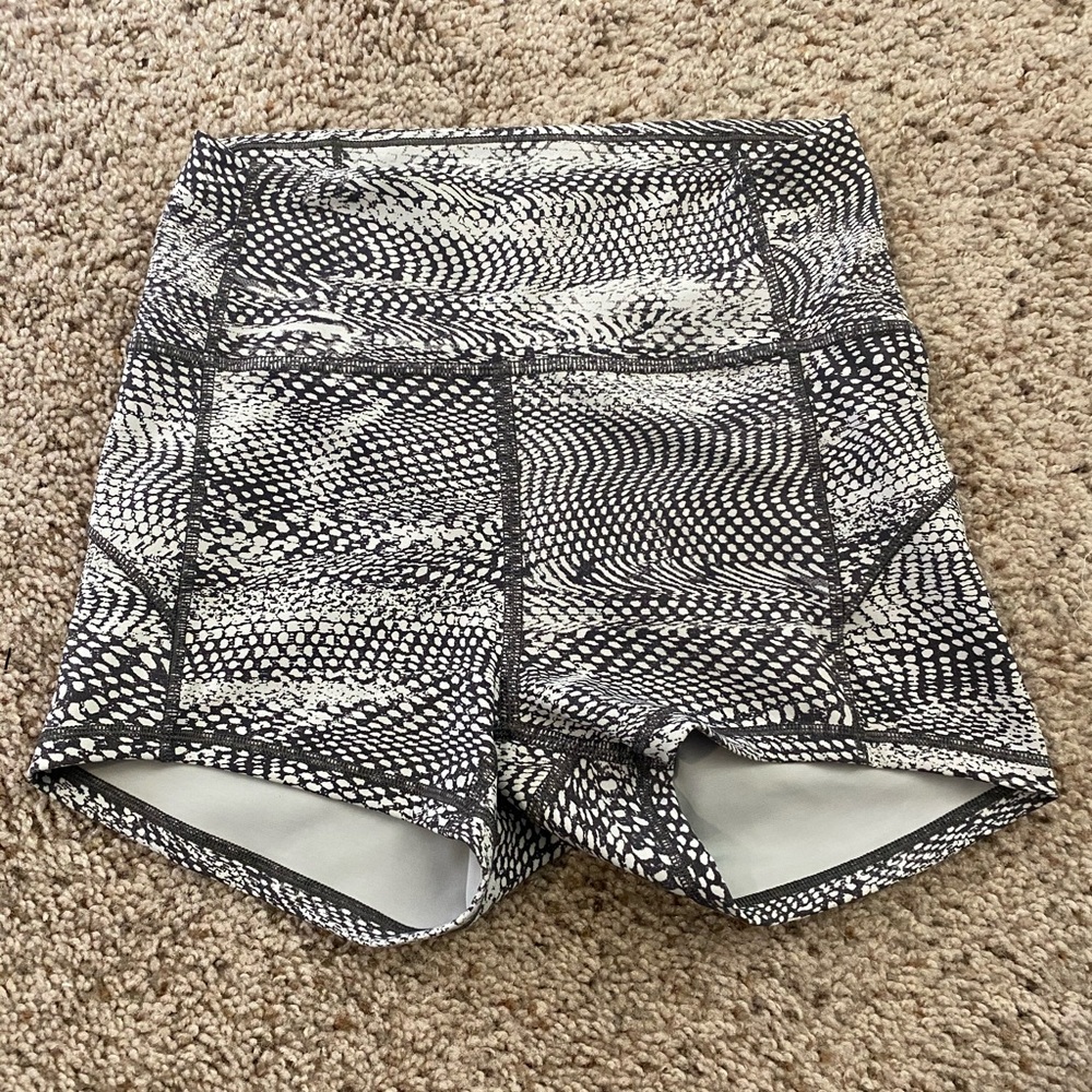 Lululemon 2in shorts